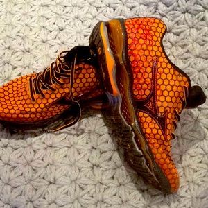 Brand new comfortable running shoes MIZUNO X10